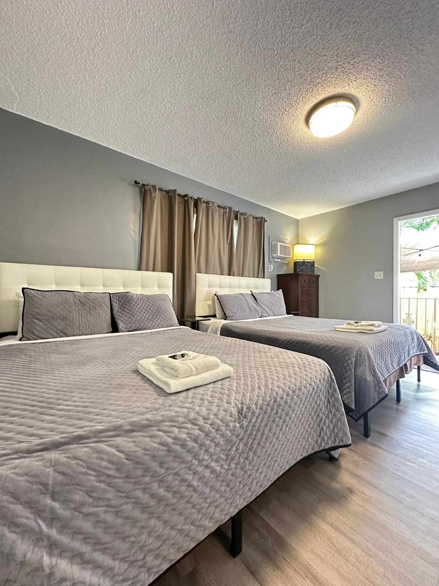 Sheridan Guesthouse Dania Beach Exterior photo